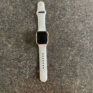 Apple Watch SE 40mm. w charging block & extra straps (6mths old)